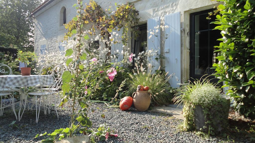 Les 2 Madeleine Bed & Breakfast Saint-Saturnin-du-Bois Ngoại thất bức ảnh