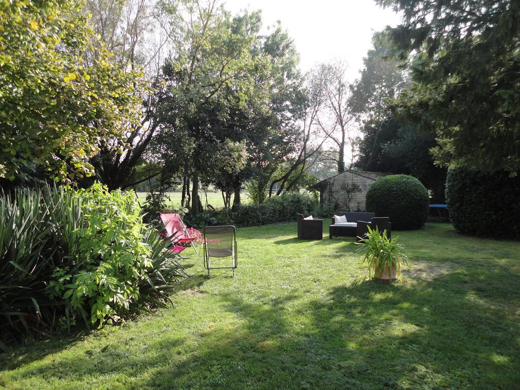 Les 2 Madeleine Bed & Breakfast Saint-Saturnin-du-Bois Ngoại thất bức ảnh