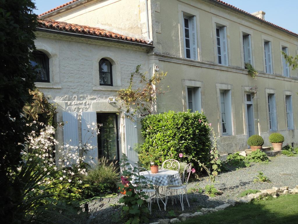 Les 2 Madeleine Bed & Breakfast Saint-Saturnin-du-Bois Ngoại thất bức ảnh