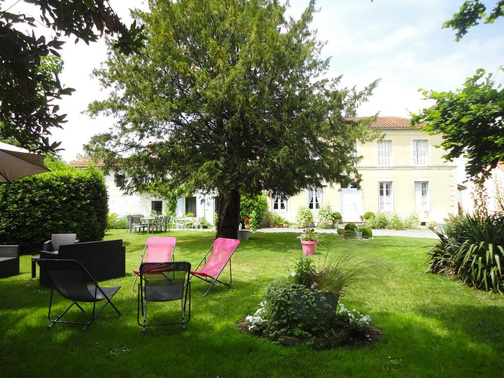 Les 2 Madeleine Bed & Breakfast Saint-Saturnin-du-Bois Ngoại thất bức ảnh
