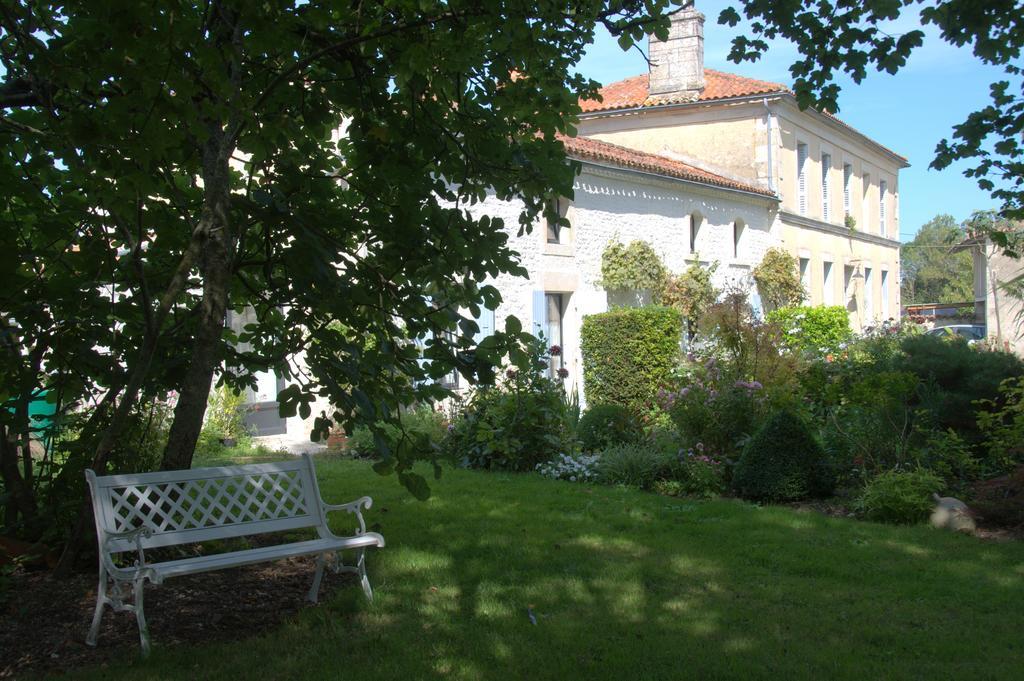 Les 2 Madeleine Bed & Breakfast Saint-Saturnin-du-Bois Ngoại thất bức ảnh