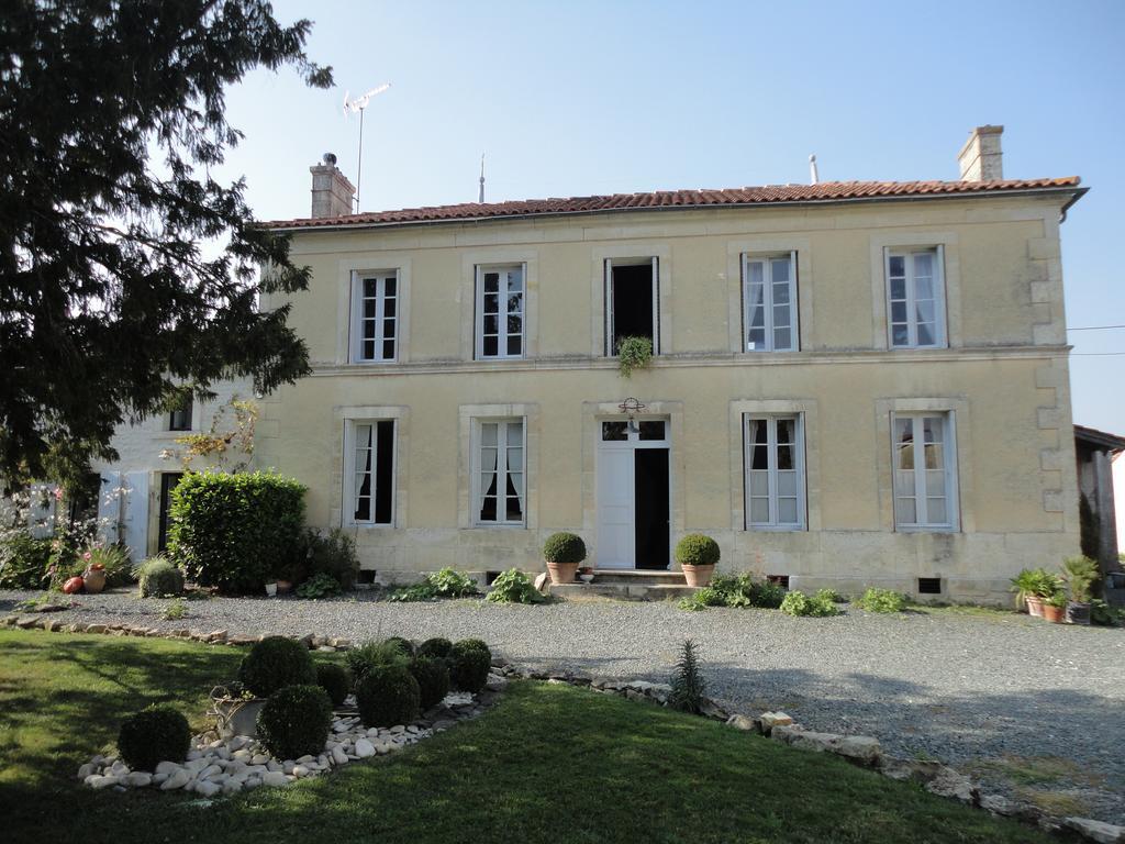 Les 2 Madeleine Bed & Breakfast Saint-Saturnin-du-Bois Ngoại thất bức ảnh