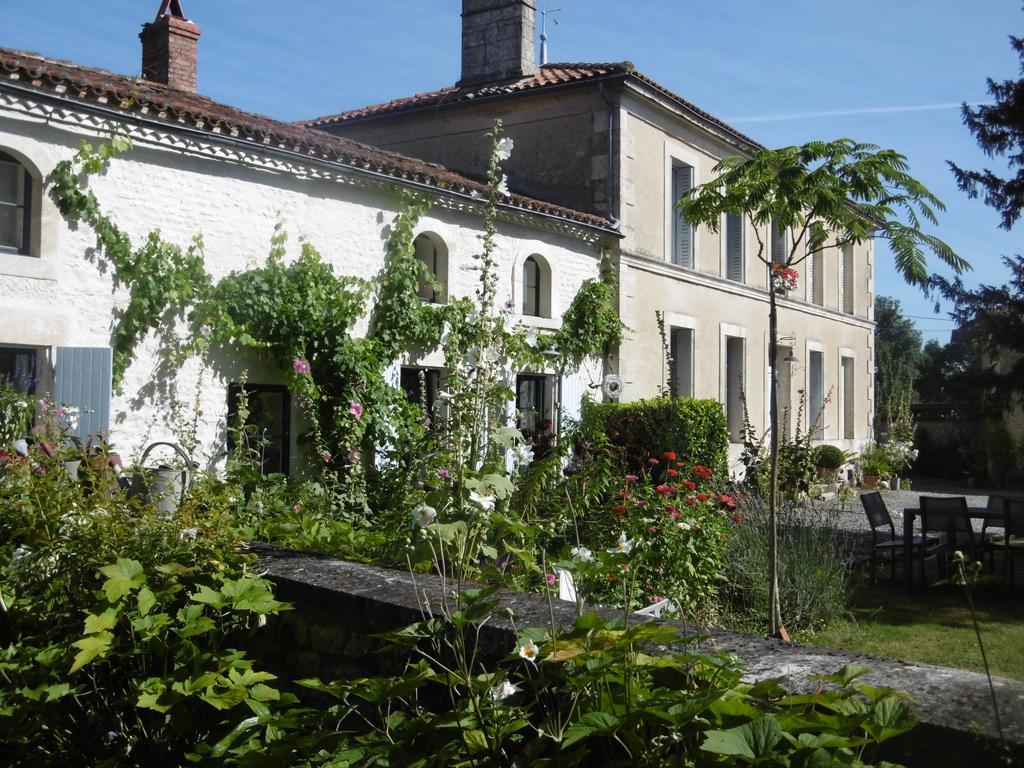 Les 2 Madeleine Bed & Breakfast Saint-Saturnin-du-Bois Ngoại thất bức ảnh