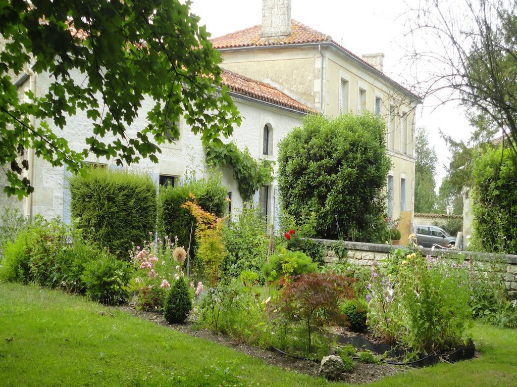 Les 2 Madeleine Bed & Breakfast Saint-Saturnin-du-Bois Ngoại thất bức ảnh