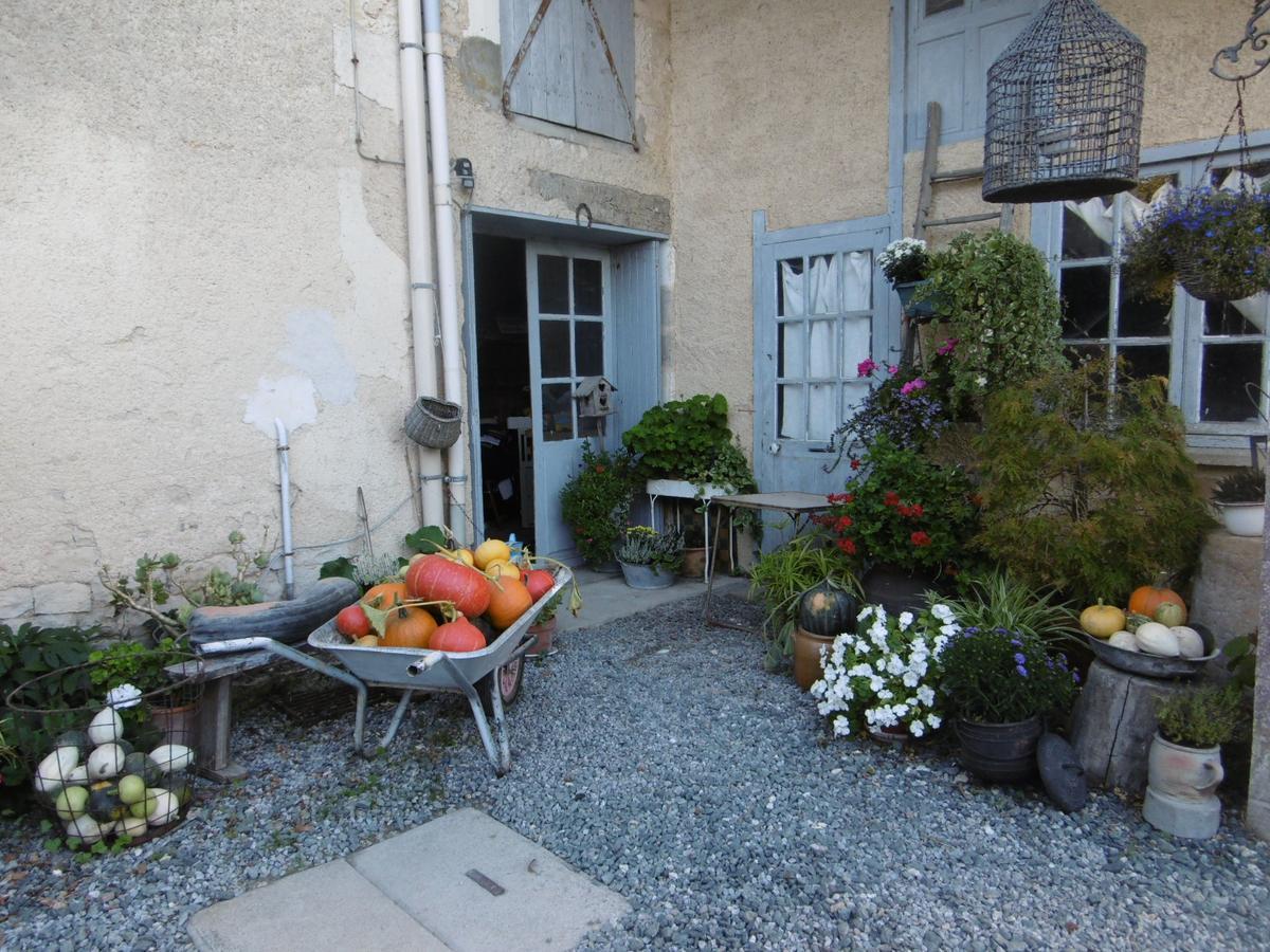 Les 2 Madeleine Bed & Breakfast Saint-Saturnin-du-Bois Ngoại thất bức ảnh