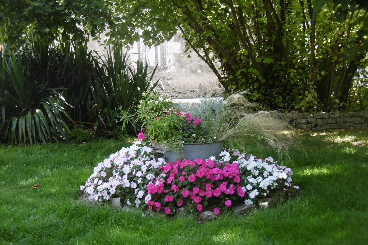 Les 2 Madeleine Bed & Breakfast Saint-Saturnin-du-Bois Ngoại thất bức ảnh