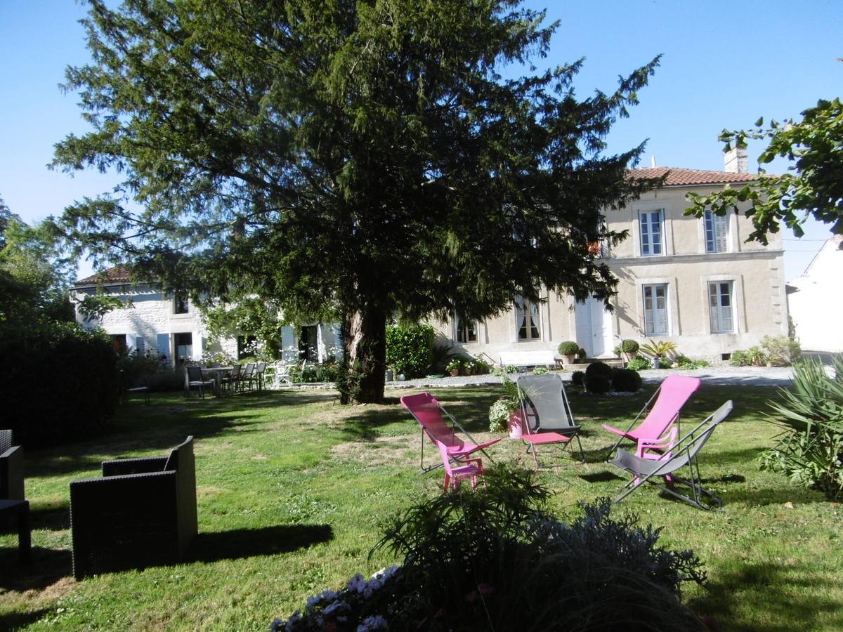 Les 2 Madeleine Bed & Breakfast Saint-Saturnin-du-Bois Ngoại thất bức ảnh