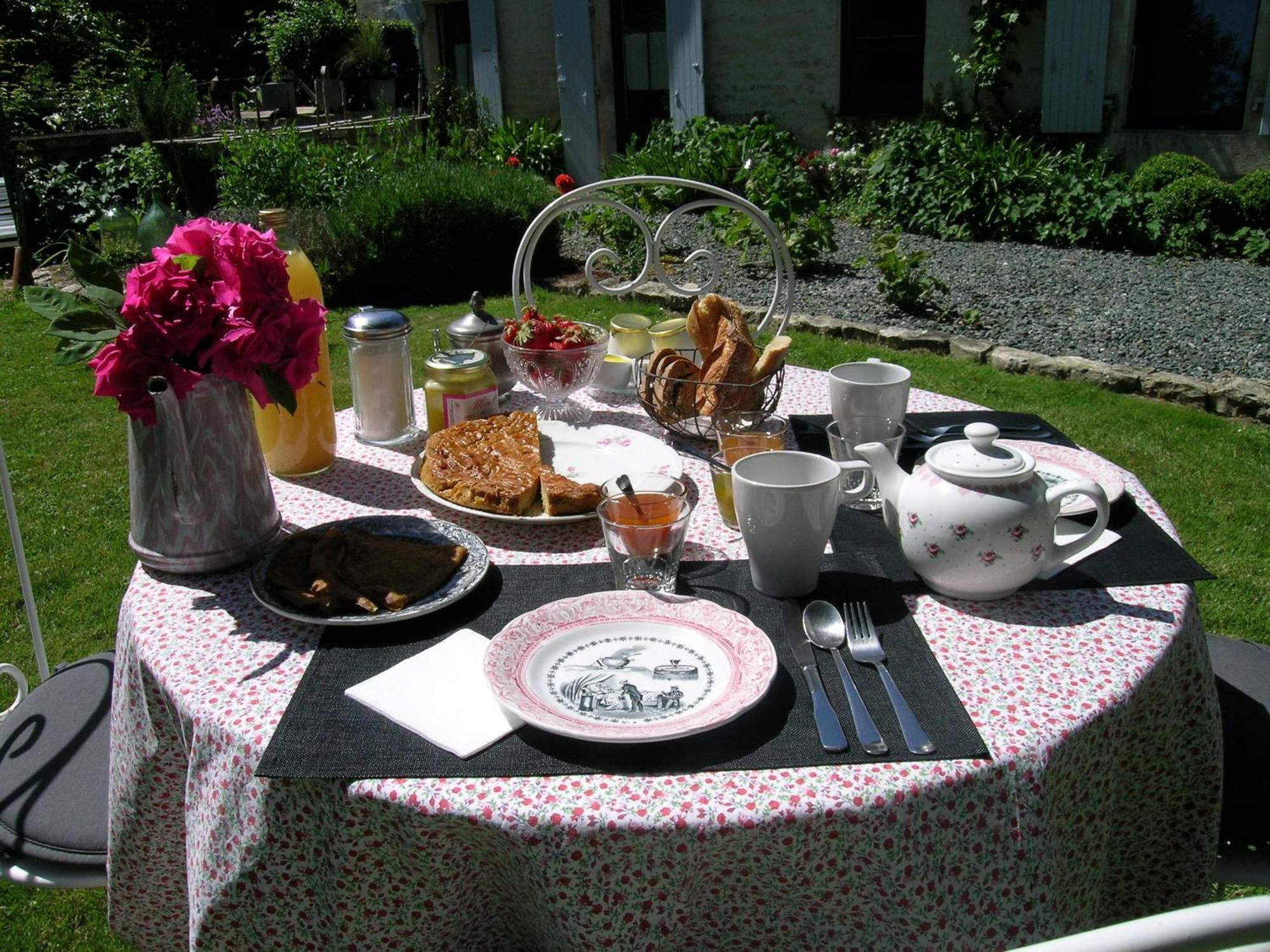 Les 2 Madeleine Bed & Breakfast Saint-Saturnin-du-Bois Ngoại thất bức ảnh