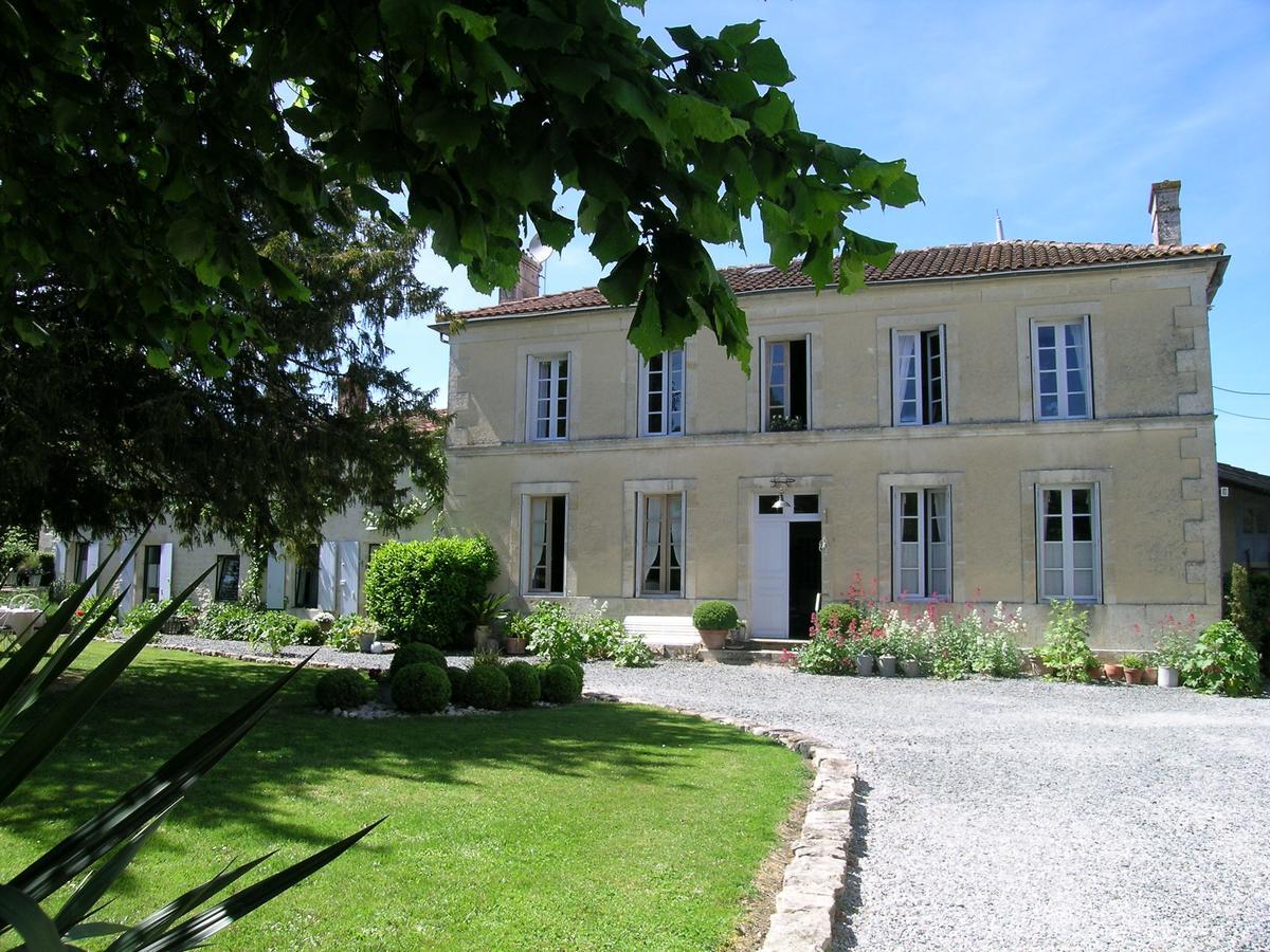 Les 2 Madeleine Bed & Breakfast Saint-Saturnin-du-Bois Ngoại thất bức ảnh