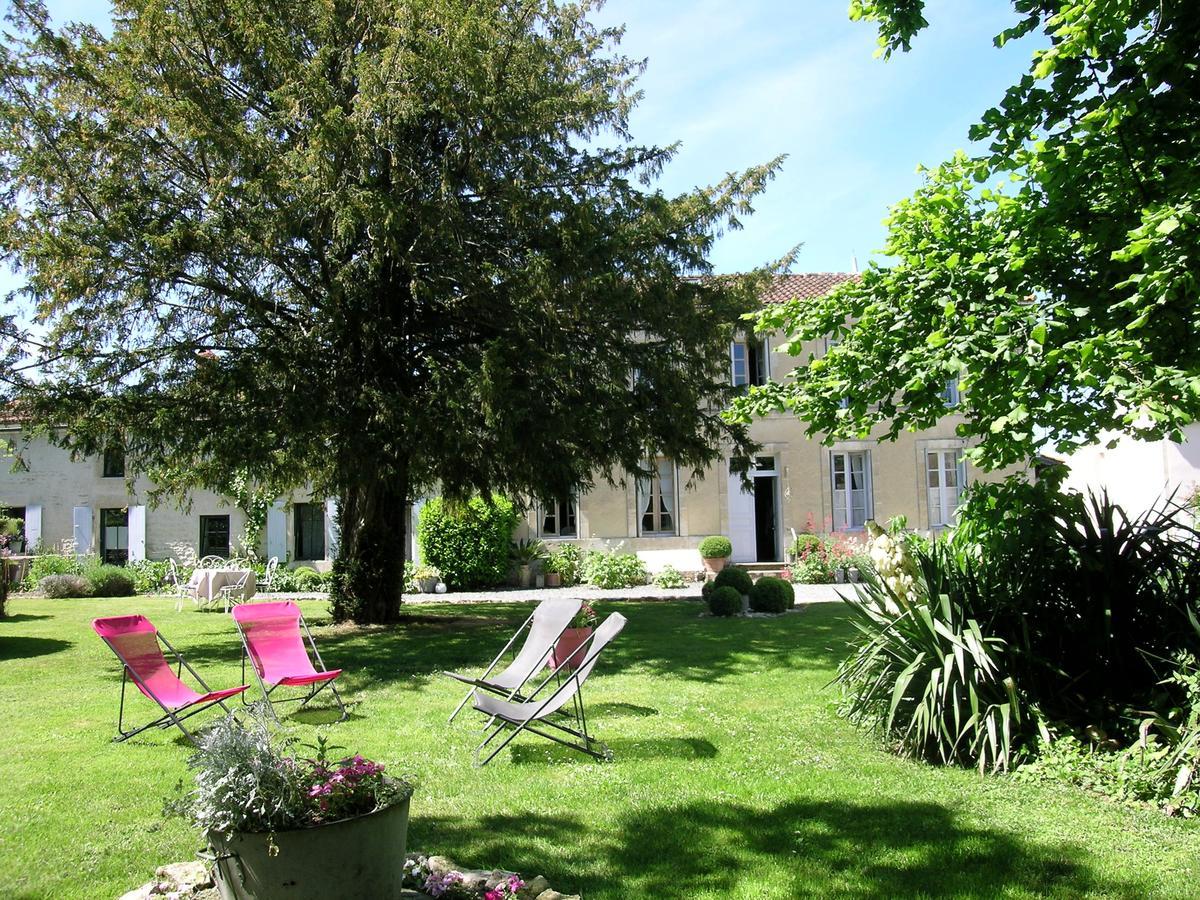 Les 2 Madeleine Bed & Breakfast Saint-Saturnin-du-Bois Ngoại thất bức ảnh