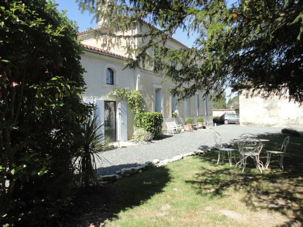 Les 2 Madeleine Bed & Breakfast Saint-Saturnin-du-Bois Ngoại thất bức ảnh