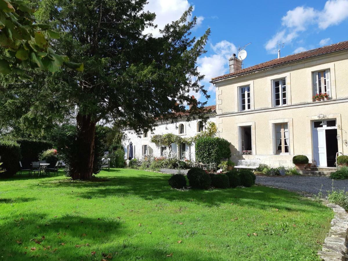 Les 2 Madeleine Bed & Breakfast Saint-Saturnin-du-Bois Ngoại thất bức ảnh