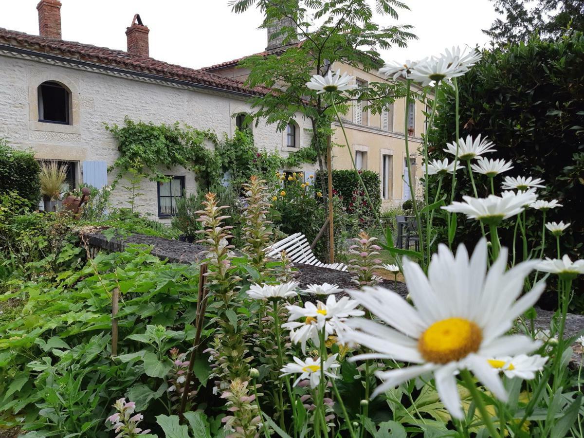 Les 2 Madeleine Bed & Breakfast Saint-Saturnin-du-Bois Ngoại thất bức ảnh